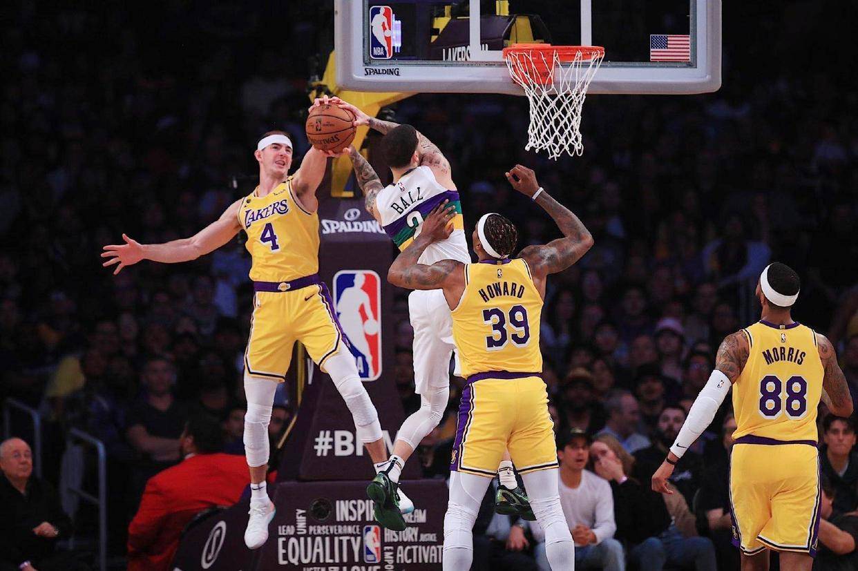 九游体育-湖人不断突破！，浓眉哥连续十二场比赛得分超过锐不可当观众掌声雷动-九游体育