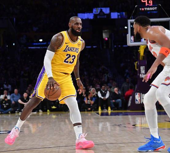 九游游戏-詹姆斯焦点对战，浓眉哥与80激战公牛分钟，持续失利胜负难料！比赛高潮迭起的简单介绍-九游游戏